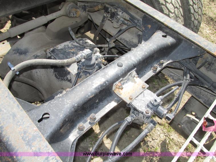 image for item F7376 2000 Mack CH613 semi truck