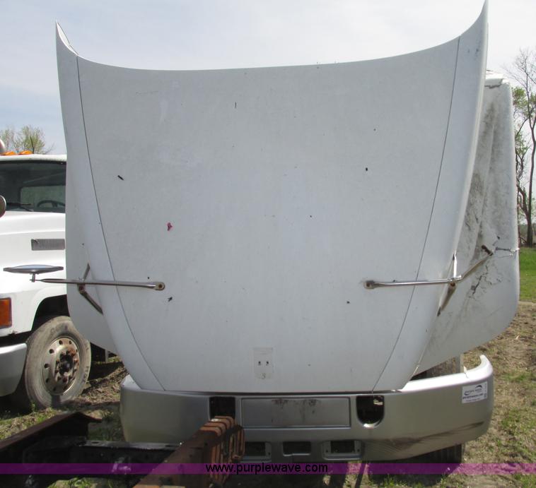 image for item F7376 2000 Mack CH613 semi truck