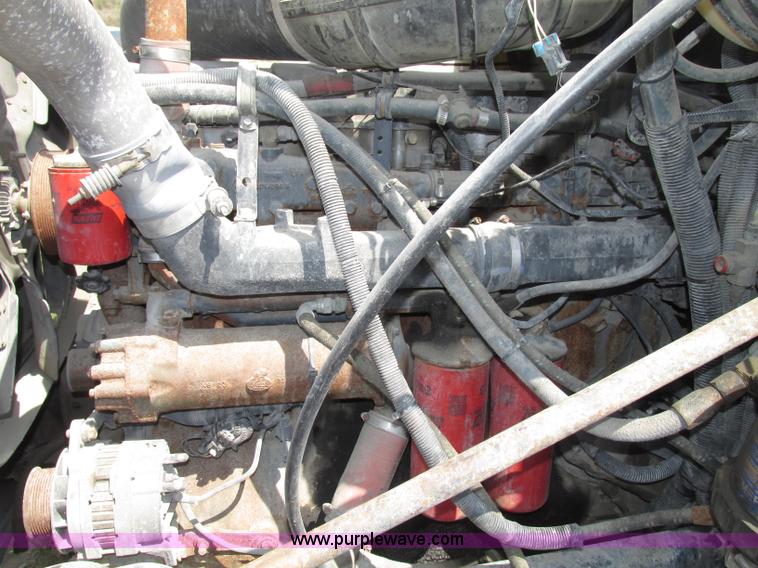 image for item F7376 2000 Mack CH613 semi truck