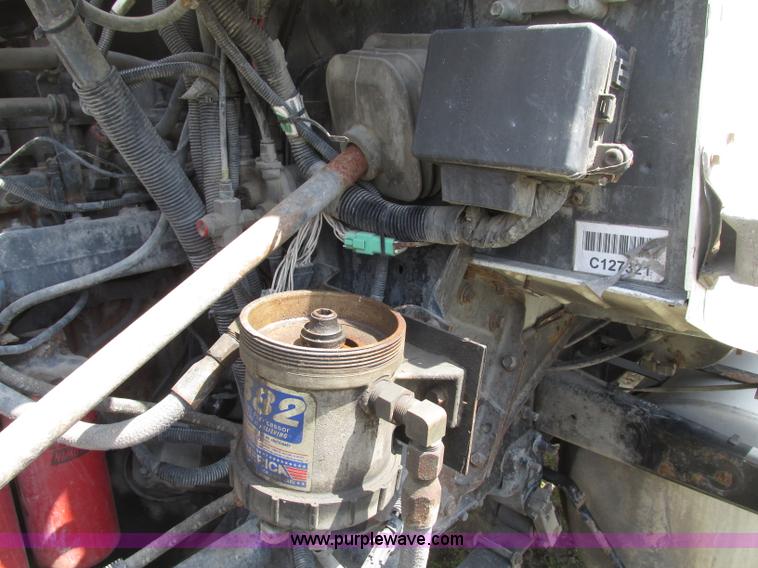 image for item F7376 2000 Mack CH613 semi truck