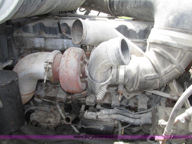 image for item F7376 2000 Mack CH613 semi truck