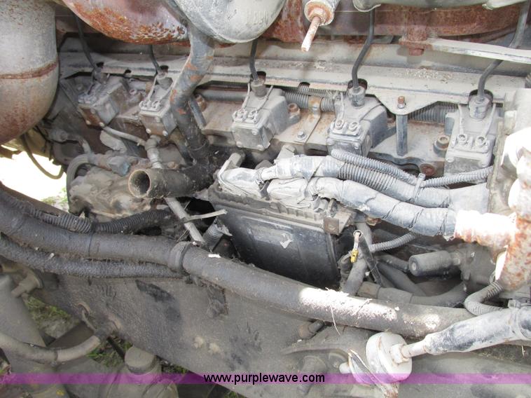 image for item F7376 2000 Mack CH613 semi truck