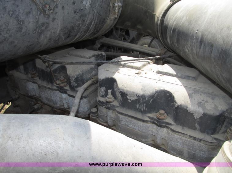 image for item F7376 2000 Mack CH613 semi truck