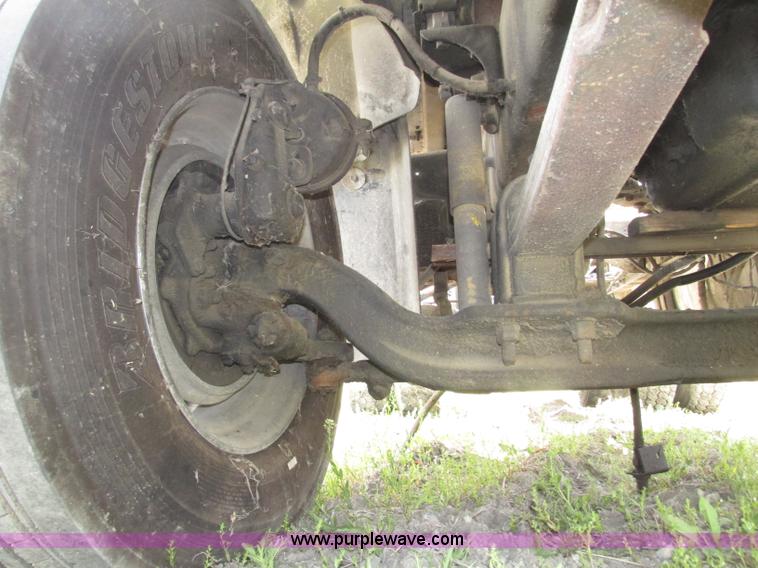 image for item F7376 2000 Mack CH613 semi truck