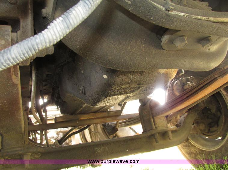 image for item F7376 2000 Mack CH613 semi truck