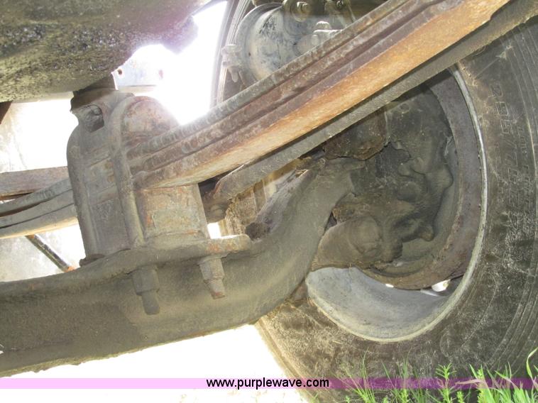 image for item F7376 2000 Mack CH613 semi truck