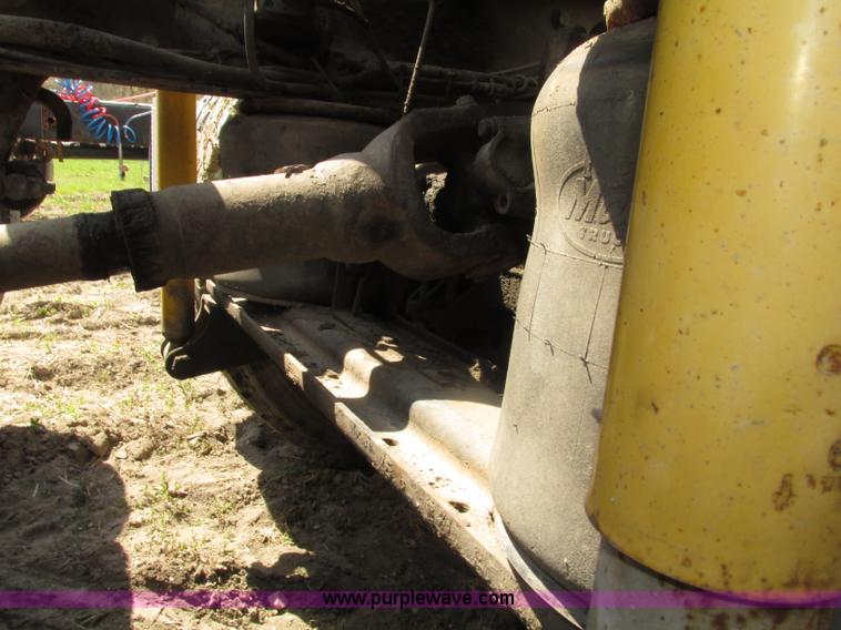 image for item F7376 2000 Mack CH613 semi truck