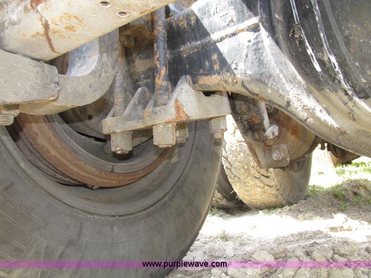 image for item F7376 2000 Mack CH613 semi truck