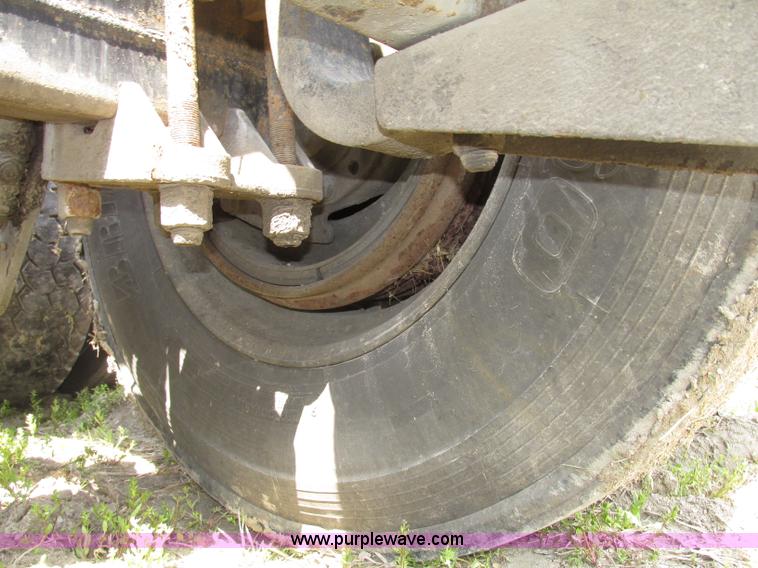 image for item F7376 2000 Mack CH613 semi truck