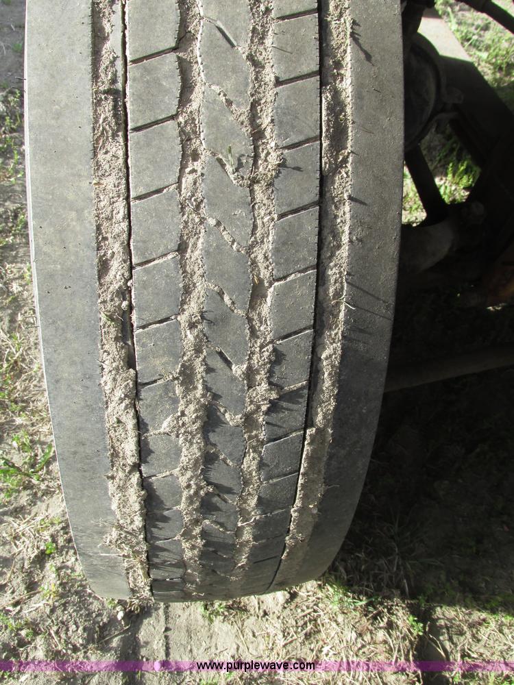 image for item F7376 2000 Mack CH613 semi truck