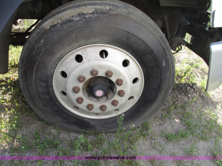 image for item F7376 2000 Mack CH613 semi truck