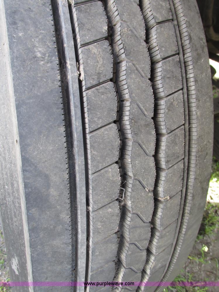 image for item F7376 2000 Mack CH613 semi truck