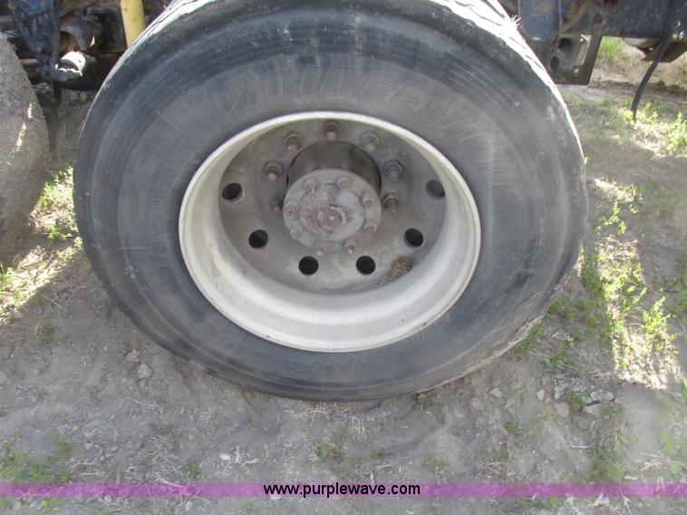 image for item F7376 2000 Mack CH613 semi truck