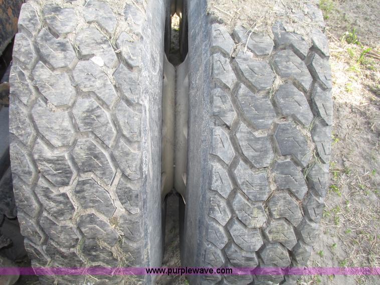 image for item F7376 2000 Mack CH613 semi truck