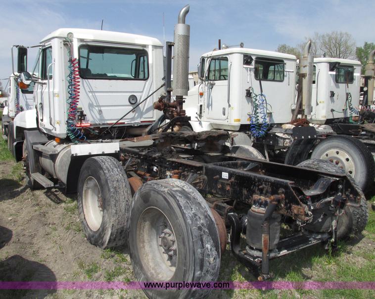 image for item F7377 2001 Mack CH613 MaxiCruise semi truck