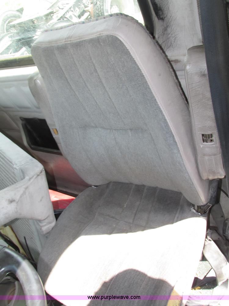 image for item F7377 2001 Mack CH613 MaxiCruise semi truck