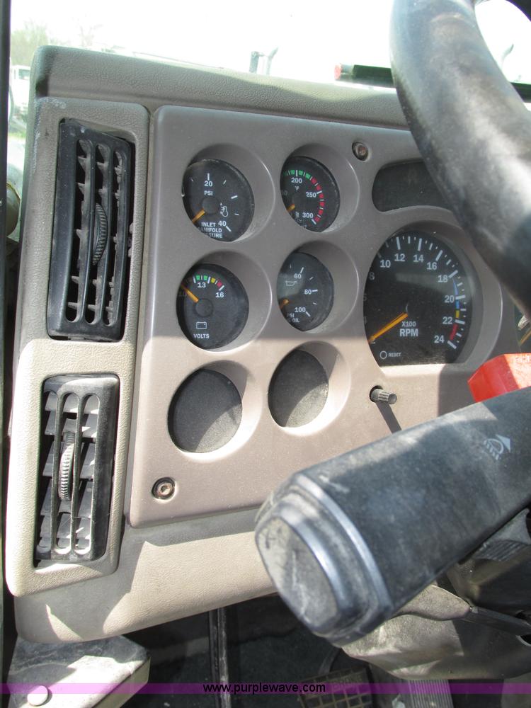 image for item F7377 2001 Mack CH613 MaxiCruise semi truck