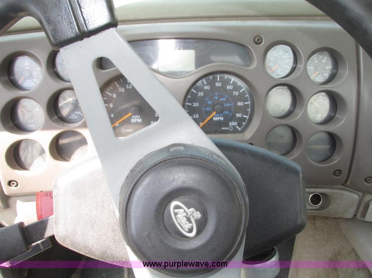 image for item F7377 2001 Mack CH613 MaxiCruise semi truck