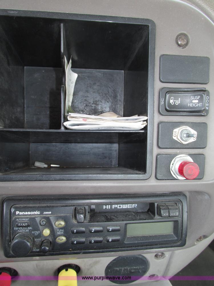 image for item F7377 2001 Mack CH613 MaxiCruise semi truck