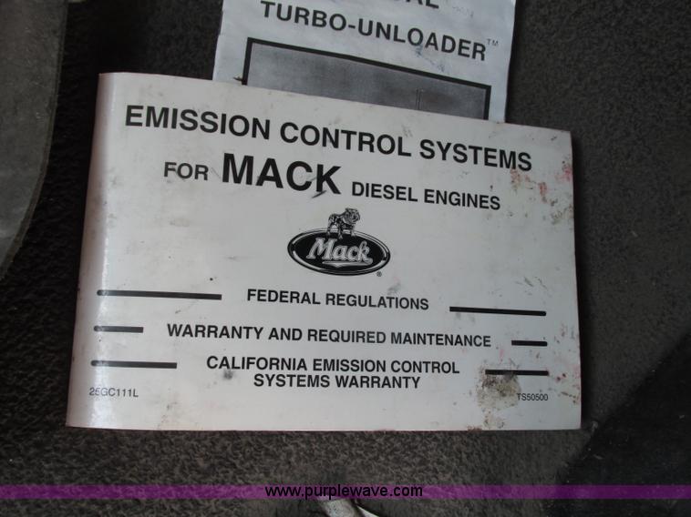 image for item F7377 2001 Mack CH613 MaxiCruise semi truck