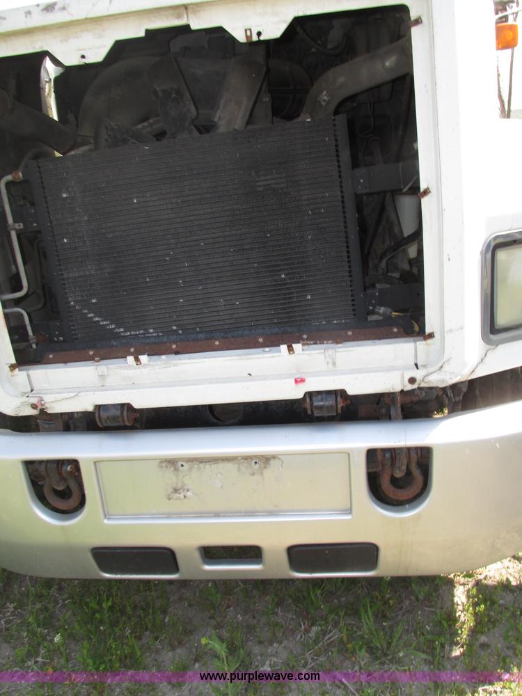 image for item F7377 2001 Mack CH613 MaxiCruise semi truck