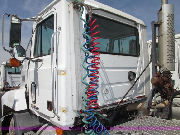 image for item F7377 2001 Mack CH613 MaxiCruise semi truck