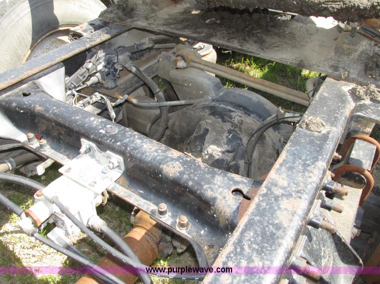 image for item F7377 2001 Mack CH613 MaxiCruise semi truck