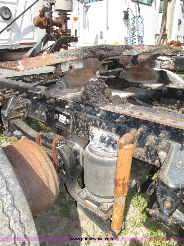 image for item F7377 2001 Mack CH613 MaxiCruise semi truck