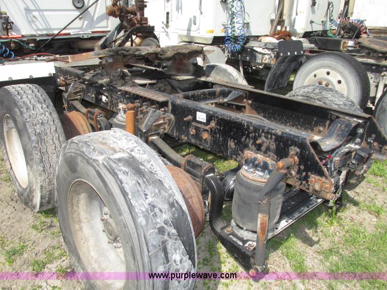 image for item F7377 2001 Mack CH613 MaxiCruise semi truck