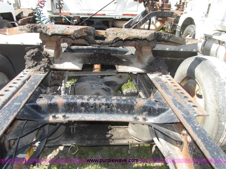 image for item F7377 2001 Mack CH613 MaxiCruise semi truck