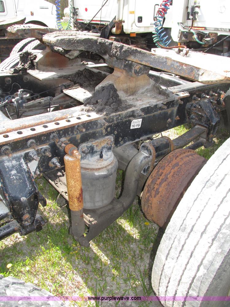 image for item F7377 2001 Mack CH613 MaxiCruise semi truck