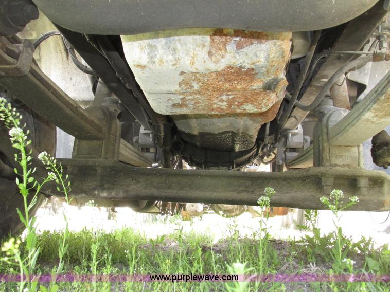 image for item F7377 2001 Mack CH613 MaxiCruise semi truck