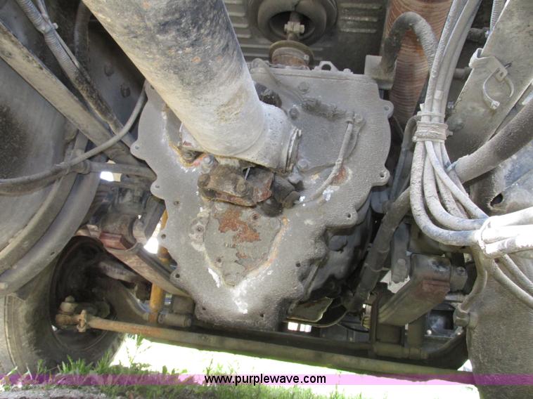 image for item F7377 2001 Mack CH613 MaxiCruise semi truck