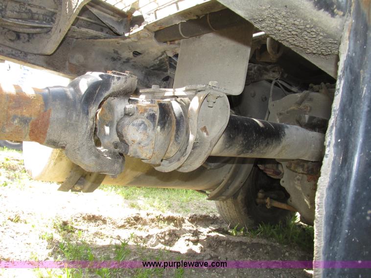 image for item F7377 2001 Mack CH613 MaxiCruise semi truck