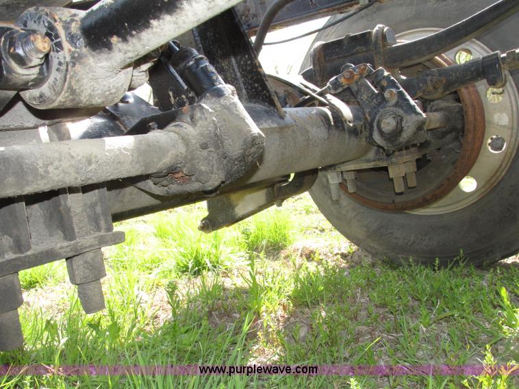 image for item F7377 2001 Mack CH613 MaxiCruise semi truck