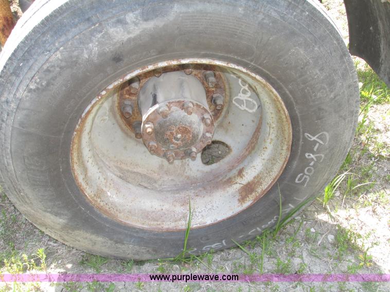 image for item F7377 2001 Mack CH613 MaxiCruise semi truck