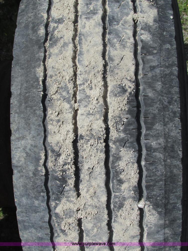 image for item F7377 2001 Mack CH613 MaxiCruise semi truck