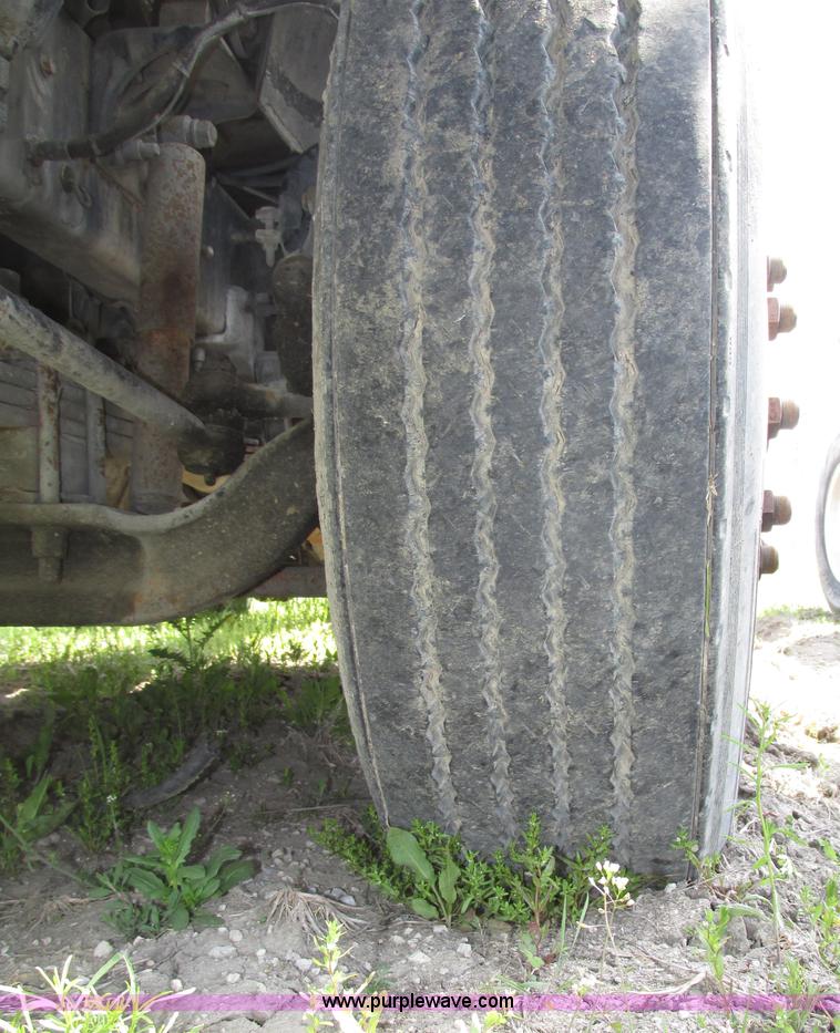 image for item F7377 2001 Mack CH613 MaxiCruise semi truck