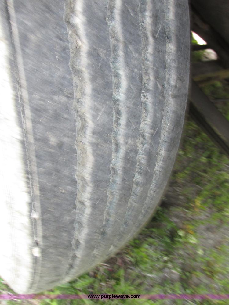 image for item F7377 2001 Mack CH613 MaxiCruise semi truck