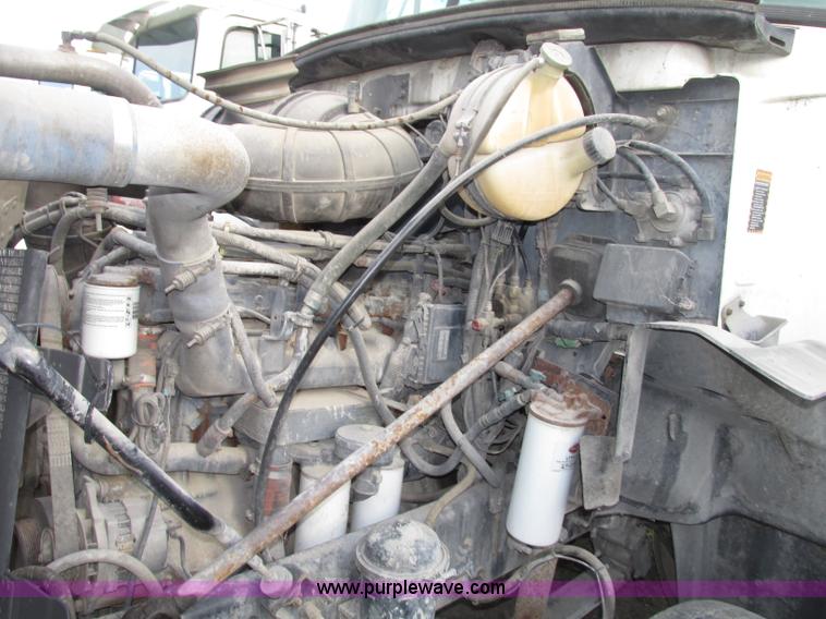 image for item F7377 2001 Mack CH613 MaxiCruise semi truck