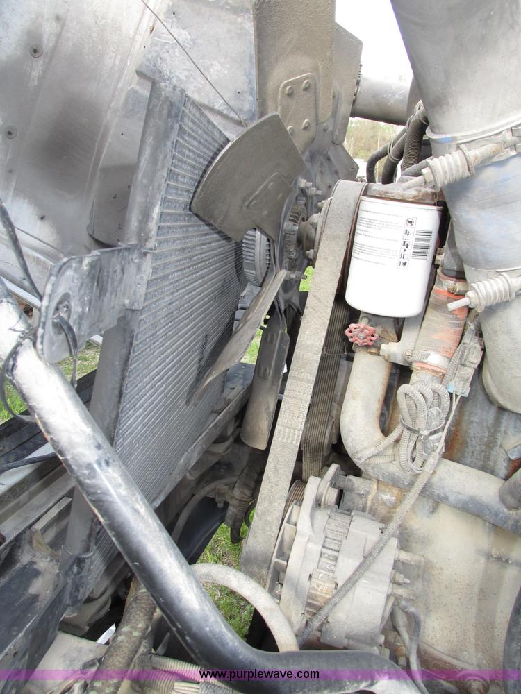 image for item F7377 2001 Mack CH613 MaxiCruise semi truck