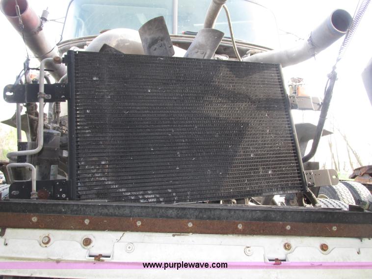 image for item F7377 2001 Mack CH613 MaxiCruise semi truck