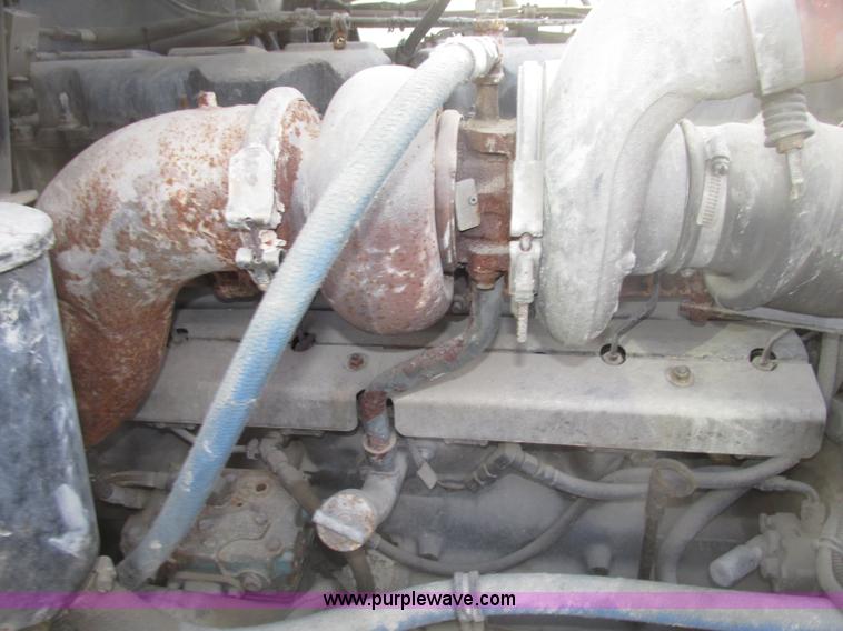 image for item F7377 2001 Mack CH613 MaxiCruise semi truck