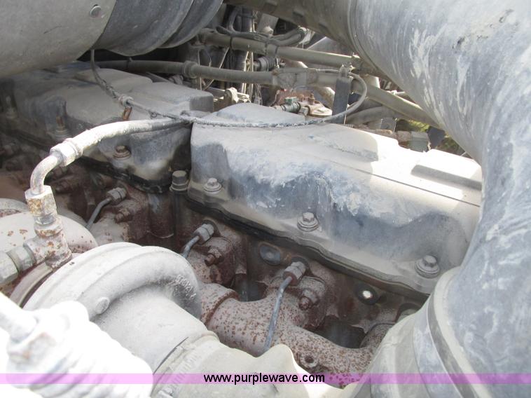 image for item F7377 2001 Mack CH613 MaxiCruise semi truck