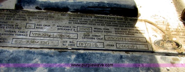 image for item F7377 2001 Mack CH613 MaxiCruise semi truck