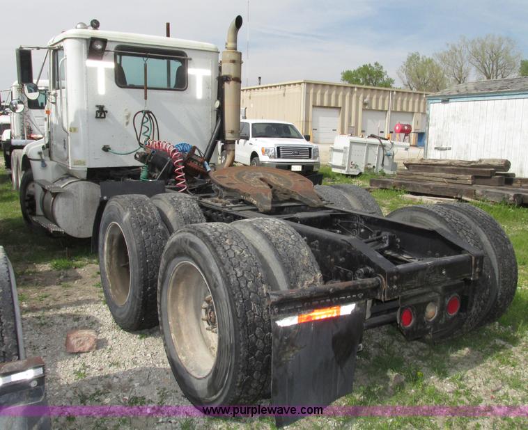 image for item F7379 1998 International 9200 semi truck