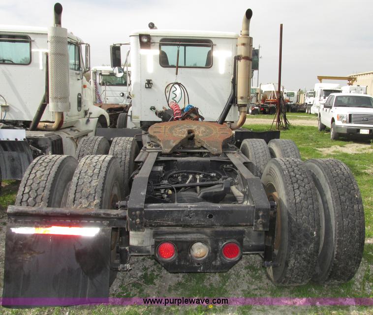 image for item F7379 1998 International 9200 semi truck