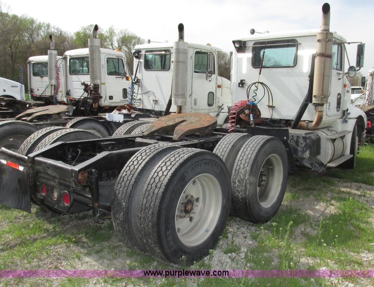 image for item F7379 1998 International 9200 semi truck