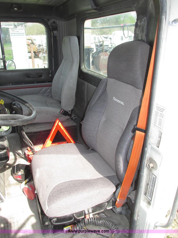 image for item F7379 1998 International 9200 semi truck