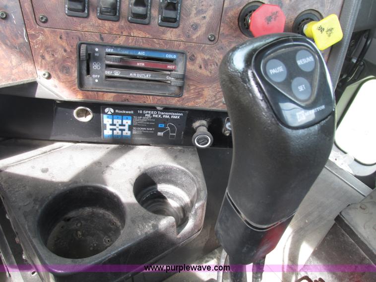 image for item F7379 1998 International 9200 semi truck